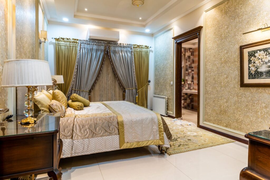 pexels-photo-18285931 A sophisticated bedroom featuring elegant decor and luxurious furniture.